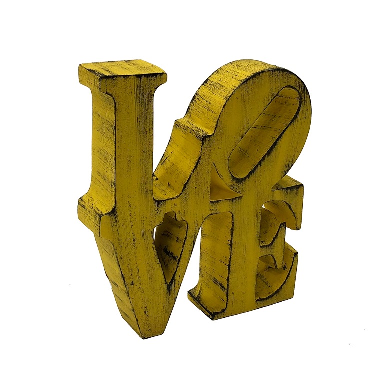 Placa Decorativa Letreiro Love em Resina 15x16x2cm Amarelo