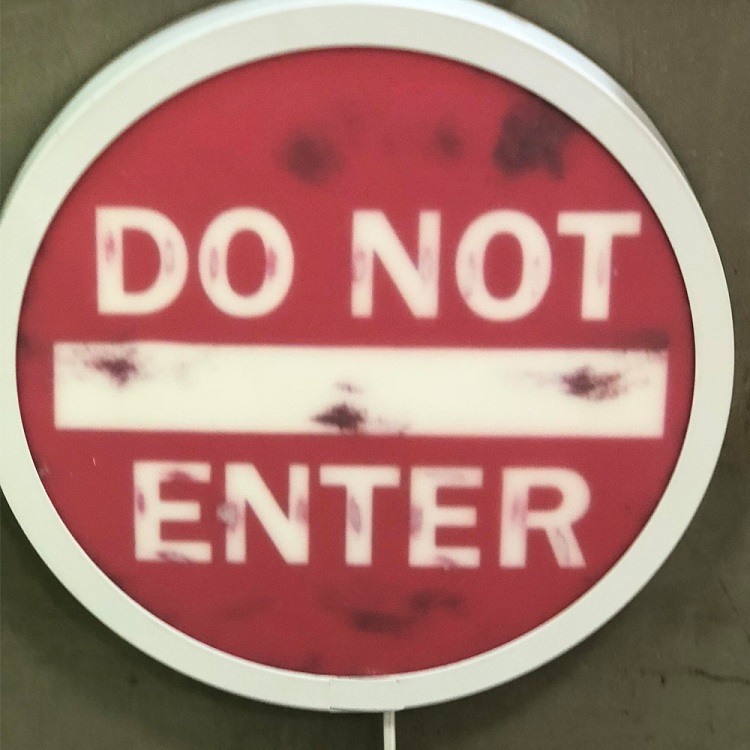 Placa Luminária Decorativa Led Do Not Enter Vermelho 30X30X5