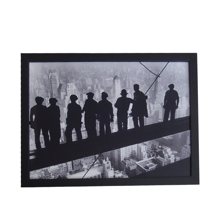 Quadro Decorativo Metal Cidade Homens de Preto 29x41x2 Preto