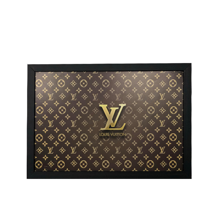 Quadro Decorativo Metal Louis Vuitton Mono Marrom 40x30x1cm