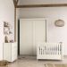 Dormitório Tutto New 2 Portas, Cômoda 4 Gavetas e Berço Off White com Capitonê e Prateleiras - Matic Móveis