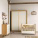 Dormitório Tutto New 2 Portas, Cômoda 4 Gavetas e Berço Off White/Freijó com Capitonê e Prateleiras - Matic Móveis