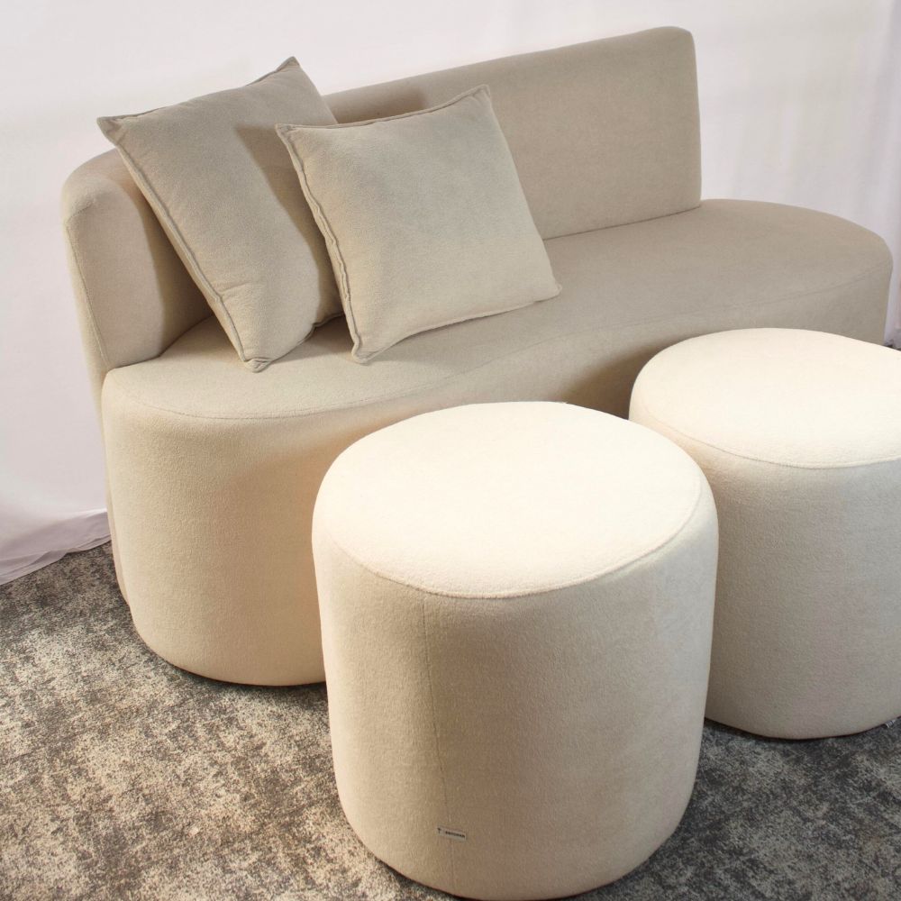Conjunto Sofá Curvo Orgânico + 2Puffs Nature Gaia Boucle Bege - Montanaris Decor