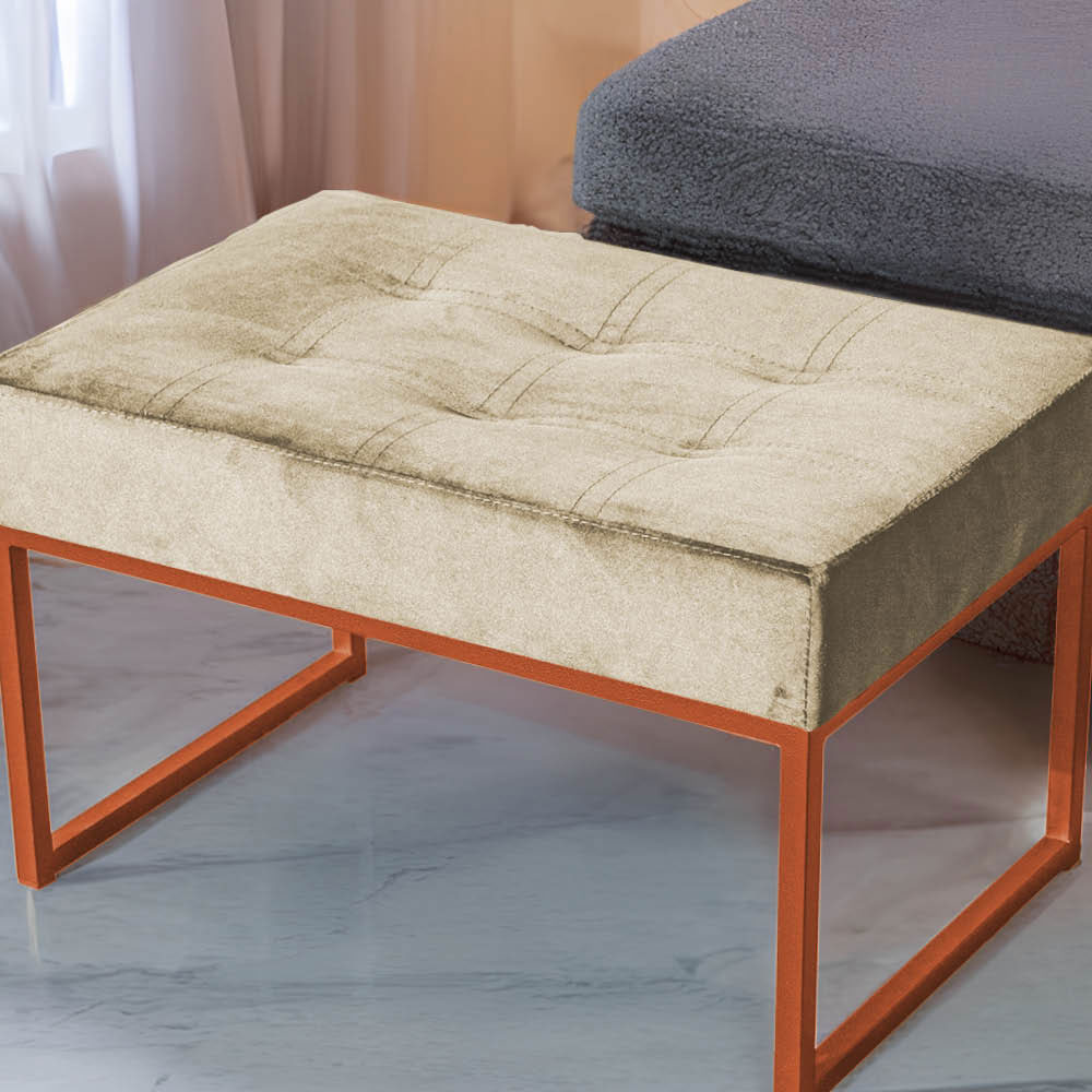 Puff Decorativo Karina Base Bronze Veludo Bege  - Montanaris Decor