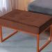Puff Decorativo Karina Base Bronze Veludo Marrom - Montanaris Decor
