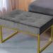Puff Decorativo Karina Base Gold Veludo Cinza - Montanaris Decor