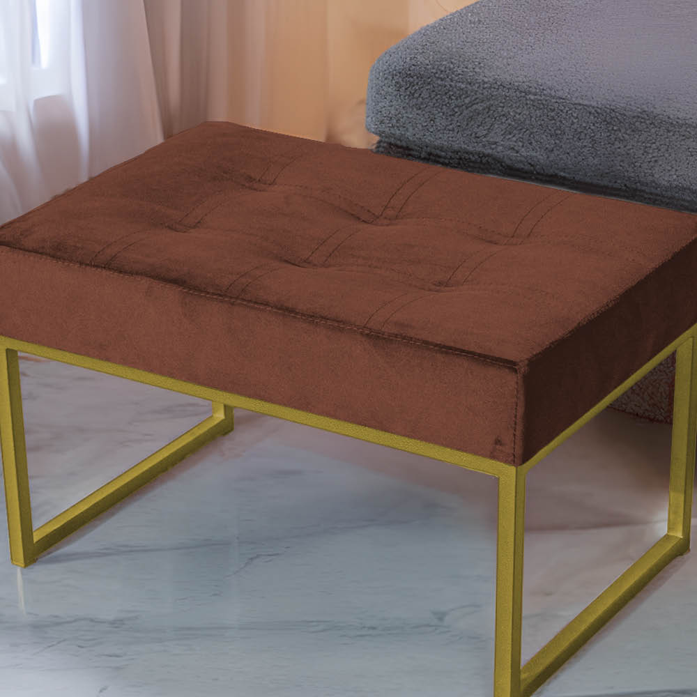 Puff Decorativo Karina Base Gold Veludo Marrom - Montanaris Decor