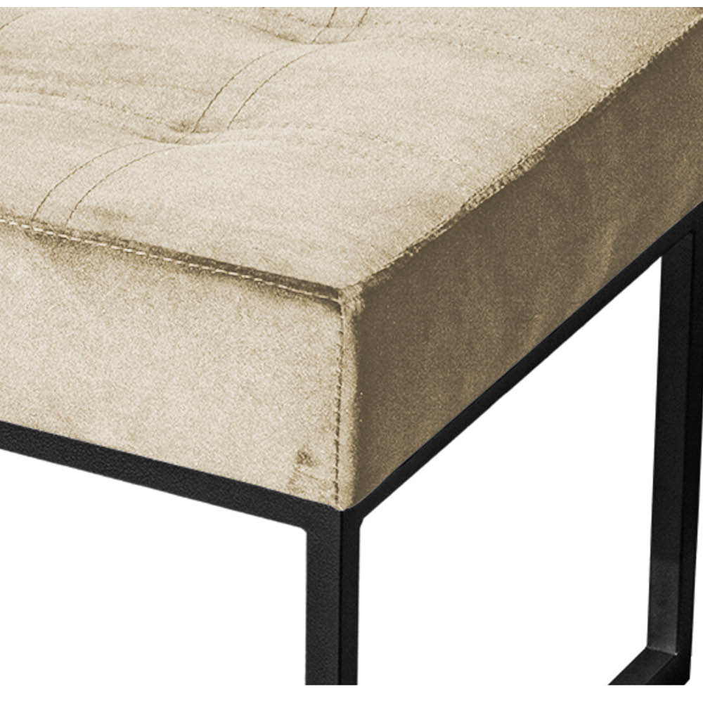 Puff Decorativo Karina Base Preta Veludo Bege - Montanaris Decor