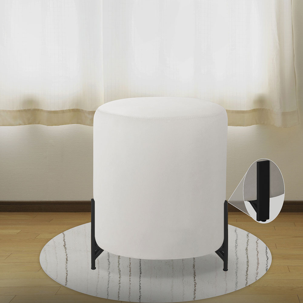 Puff Decorativo Thor Ferro Base Preta Veludo Bege - Montanaris Decor