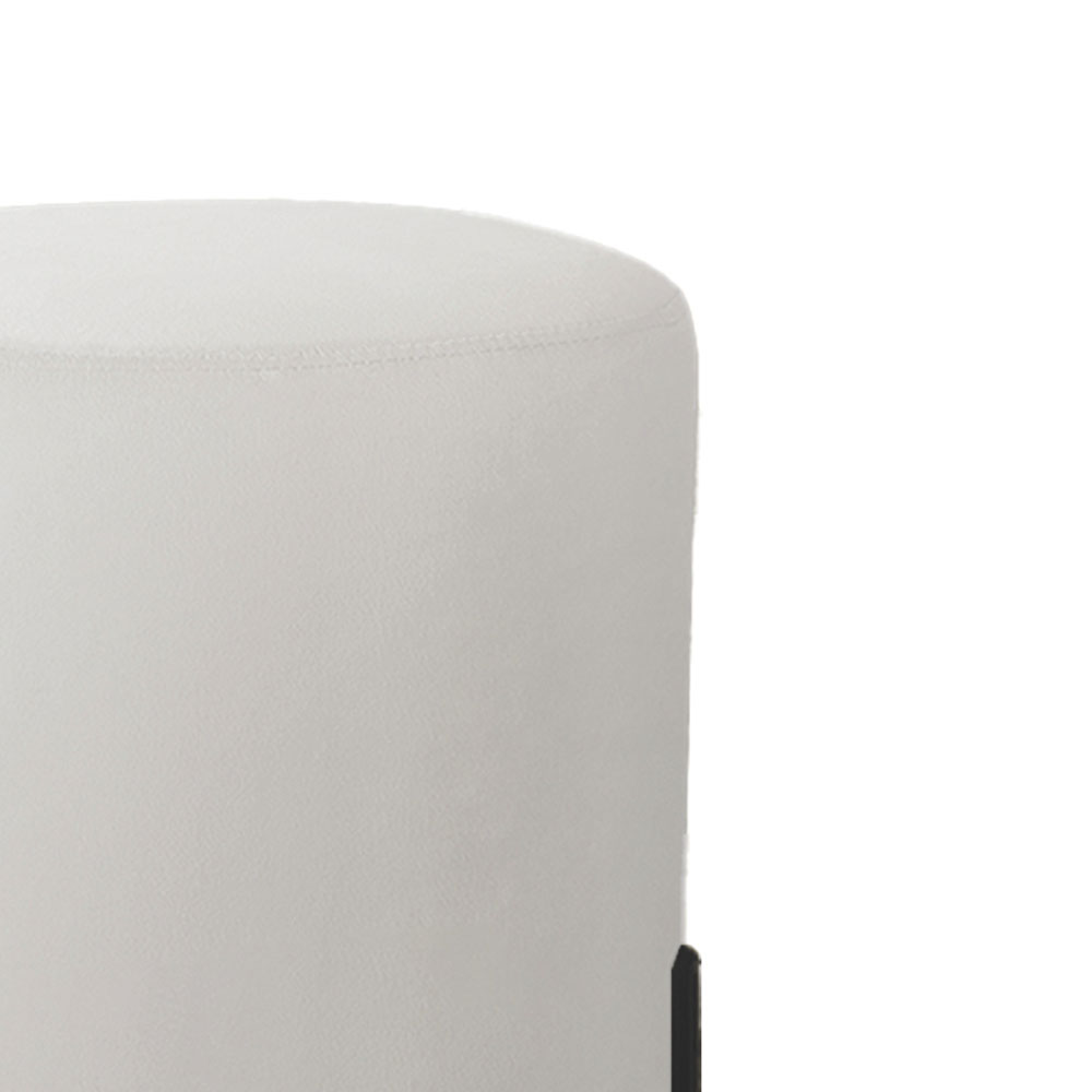 Puff Decorativo Thor Ferro Base Preta Veludo Bege - Montanaris Decor