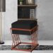 Puff Decorativo Tróia Base Bronze Veludo Preto - Montanaris Decor