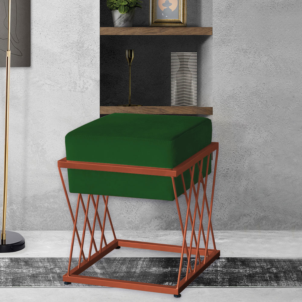Puff Decorativo Tróia Base Bronze Veludo Verde - Montanaris Decor
