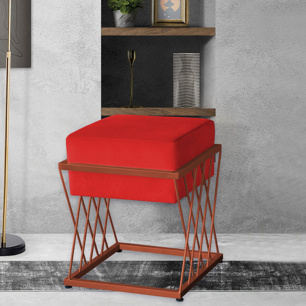 Puff Decorativo Tróia Base Bronze Veludo Vermelho- Montanaris Decor