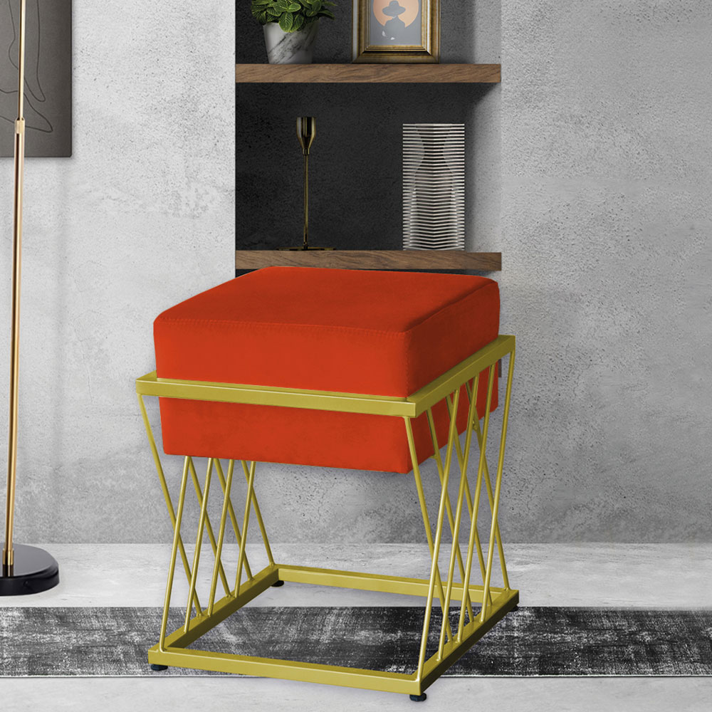 Puff Decorativo Tróia Base Gold Veludo Terracota - Montanaris Decor