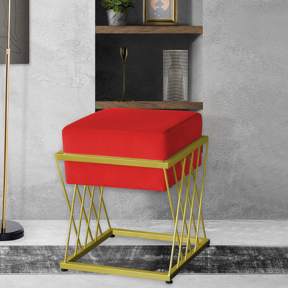 Puff Decorativo Tróia Base Gold Veludo Vermelho - Montanaris Decor