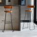 Conjunto Mesa Bistro Bar 2 Banquetas Encosto Aurum Peroba Preto Dhom