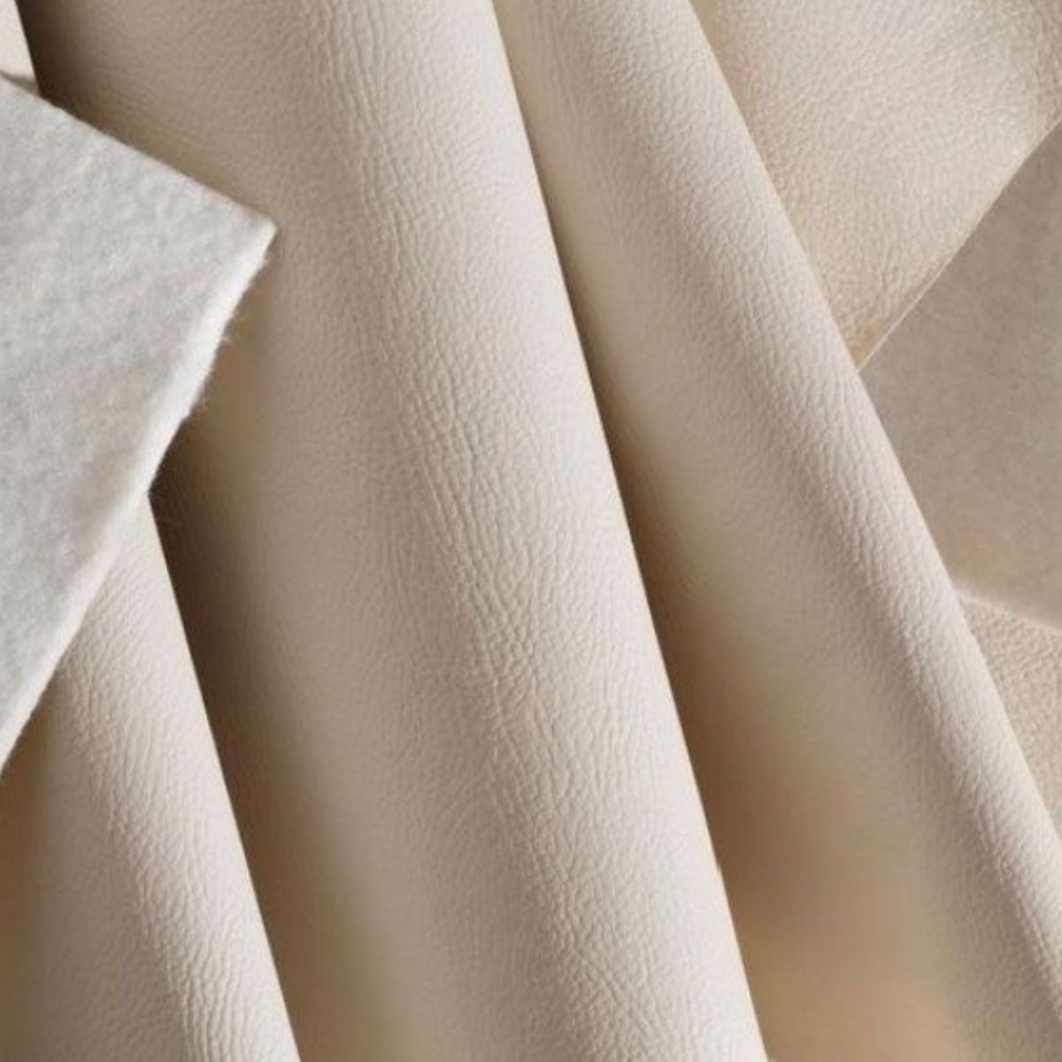 2 Poltronas Resistente para Recepção Confortável Corino Escritório MOBLAN decor