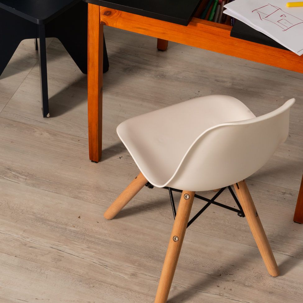 Cadeira Infantil Eames Branca