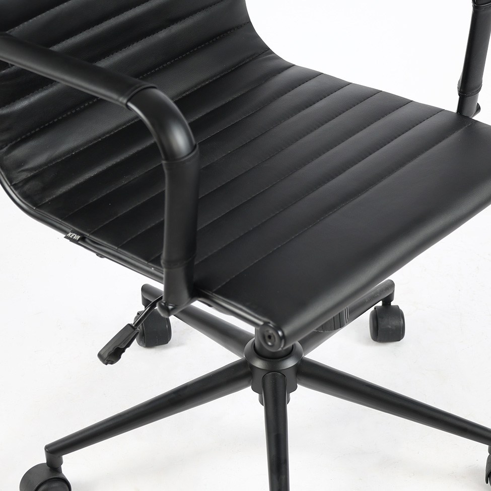 Cadeira de Escritório Presidente Giratória com Relax New Best All-Black Preta
