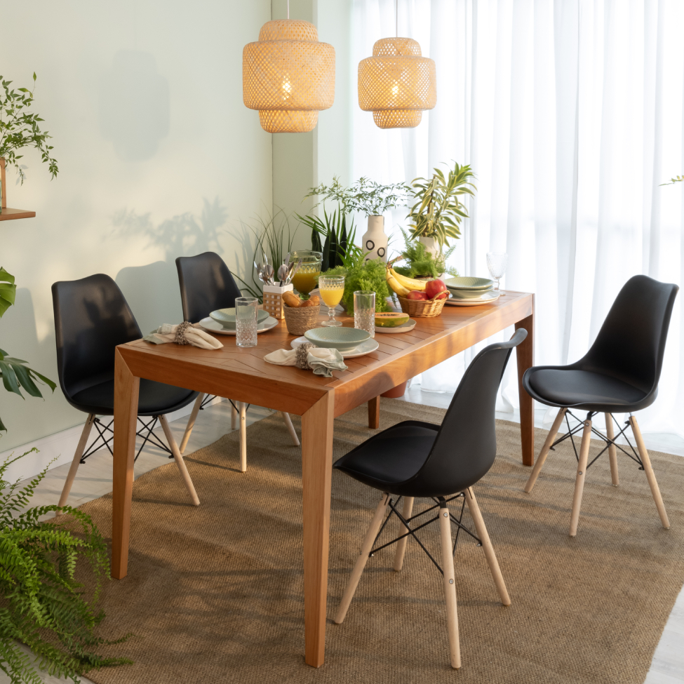 Cadeira de Jantar Eames Saarinen Leda Preta