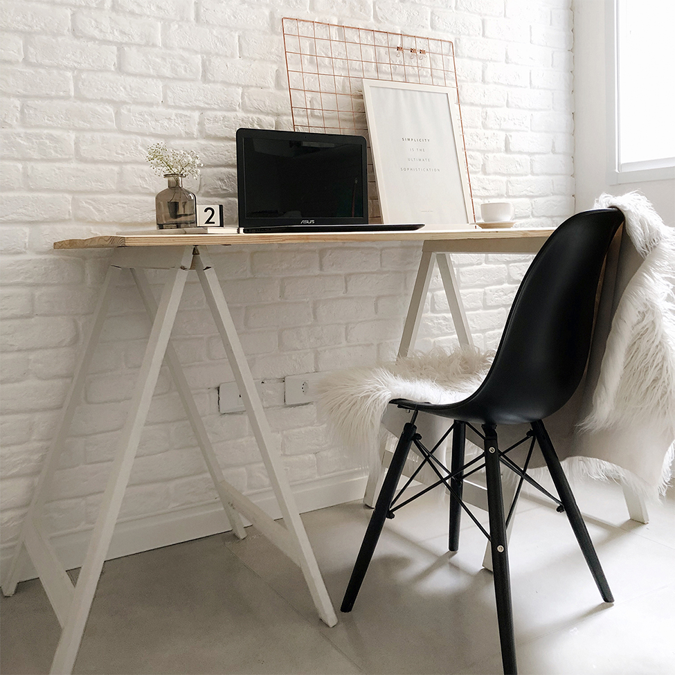 Conjunto com 2 Cadeiras Charles Eames II Preto