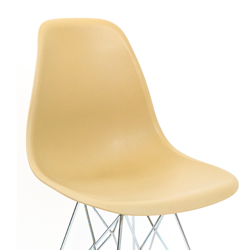 Conjunto com 2 Cadeiras Eames Bege