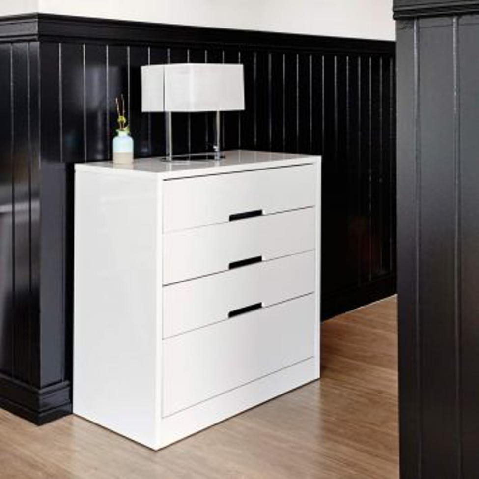 Conjunto de Cômoda Sampaoli 4Gavetas e Mesa de Cabeceira S 2 Gavetas Branca