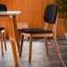 Conjunto de Mesa Retangular com Tampo de Vidro Off White e 6 Cadeiras Detroit Linho Preto e Nature