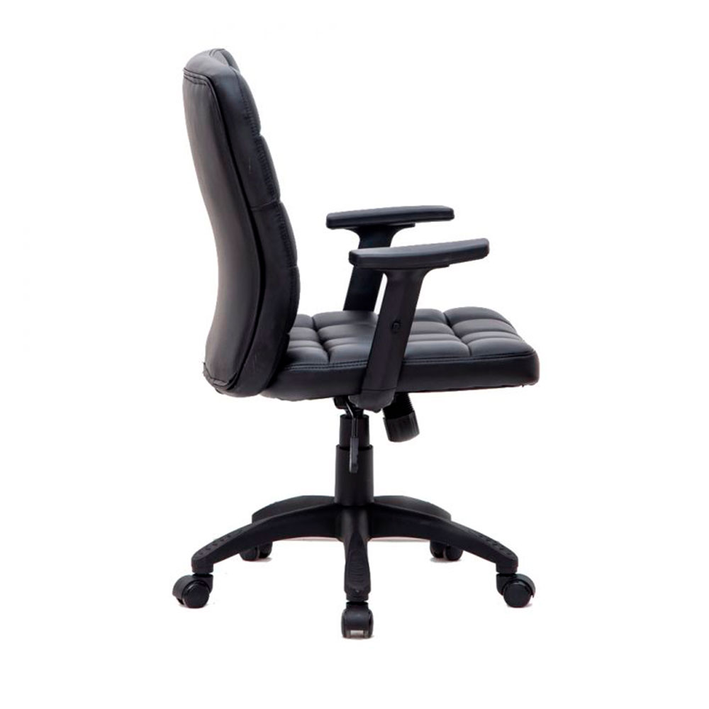 Conjunto de Mesa Stanford Carvalho com Cadeira de Escritório Diretor Giratória Fitz com Braços Ajustáveis Preta