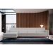 Sofá 4 Lugares Living com Chaise Esquerdo Pés e Base em Madeira Linho Cotton Cru