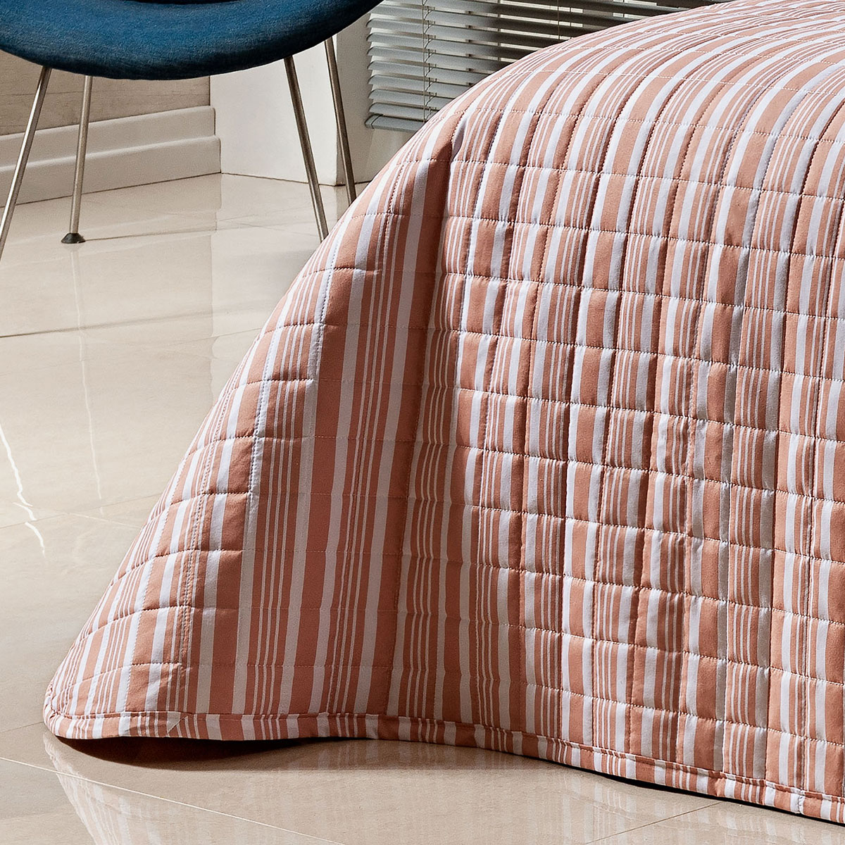 Cobre Leito Cama King Size Salmão Listrado Micro Percal Peletizado 200 Fios + Jogo de Cama - 7 Peças