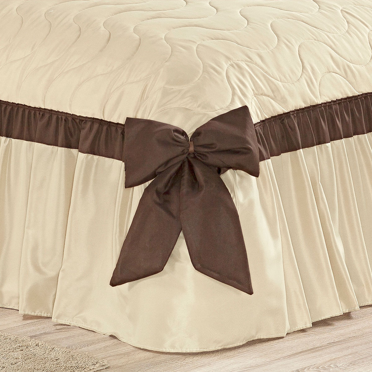 Colcha Cáqui Casal 3 Peças 2,60m x 2,40m com Laço Decorativo