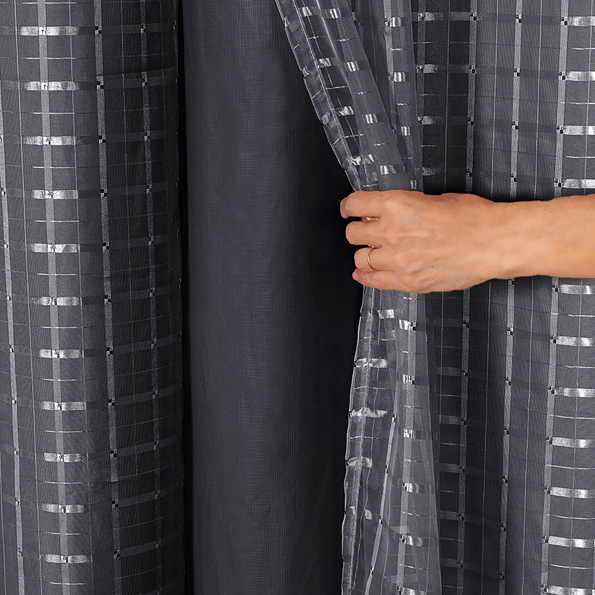 Cortina Blecaute com Voal Xadrez 2,00m x 1,40m Preto ideal para Varão Simples de 1,50m