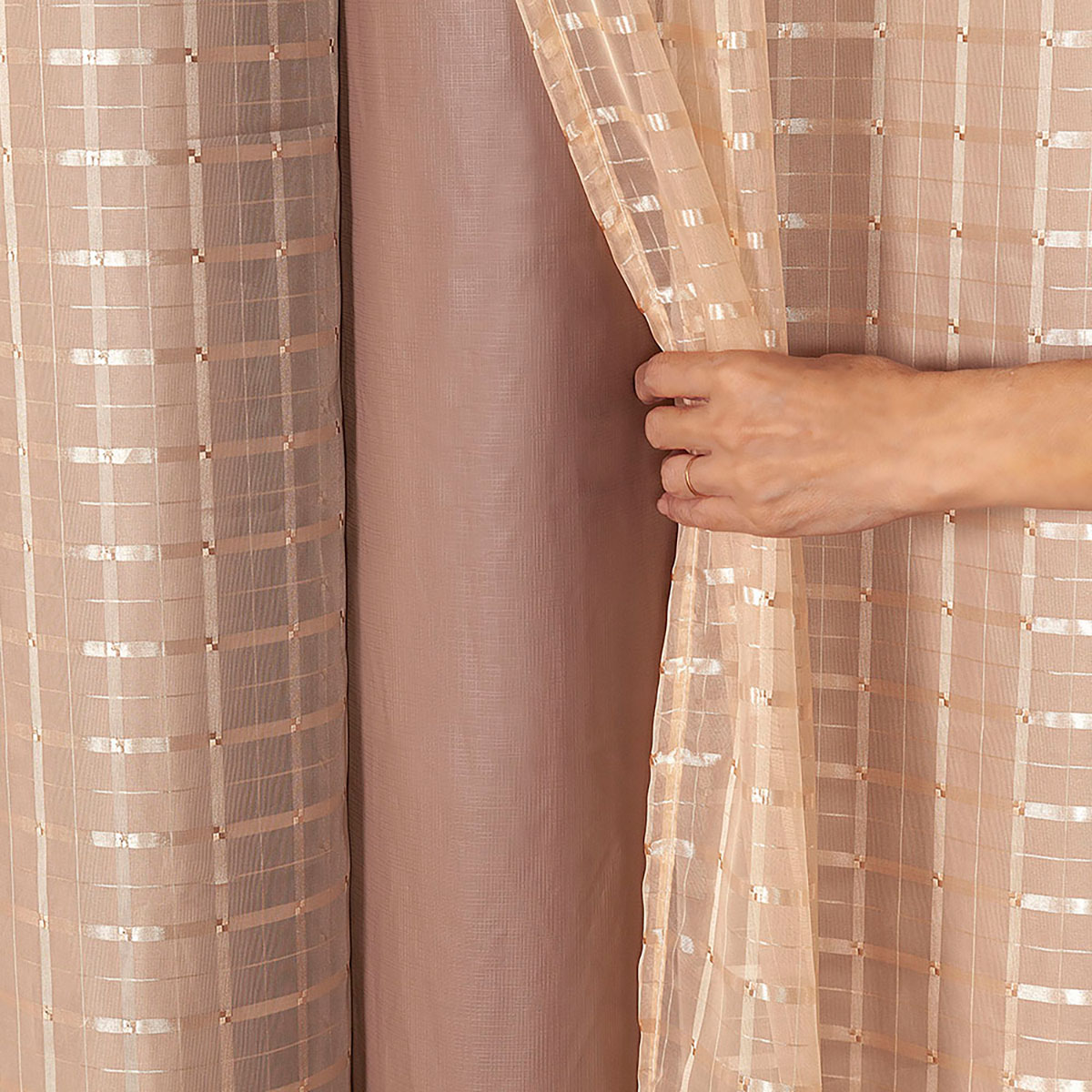 Cortina Blecaute com Voal Xadrez 2,80m x 2,30m Avelã ideal para Varão Simples de 2 Metros
