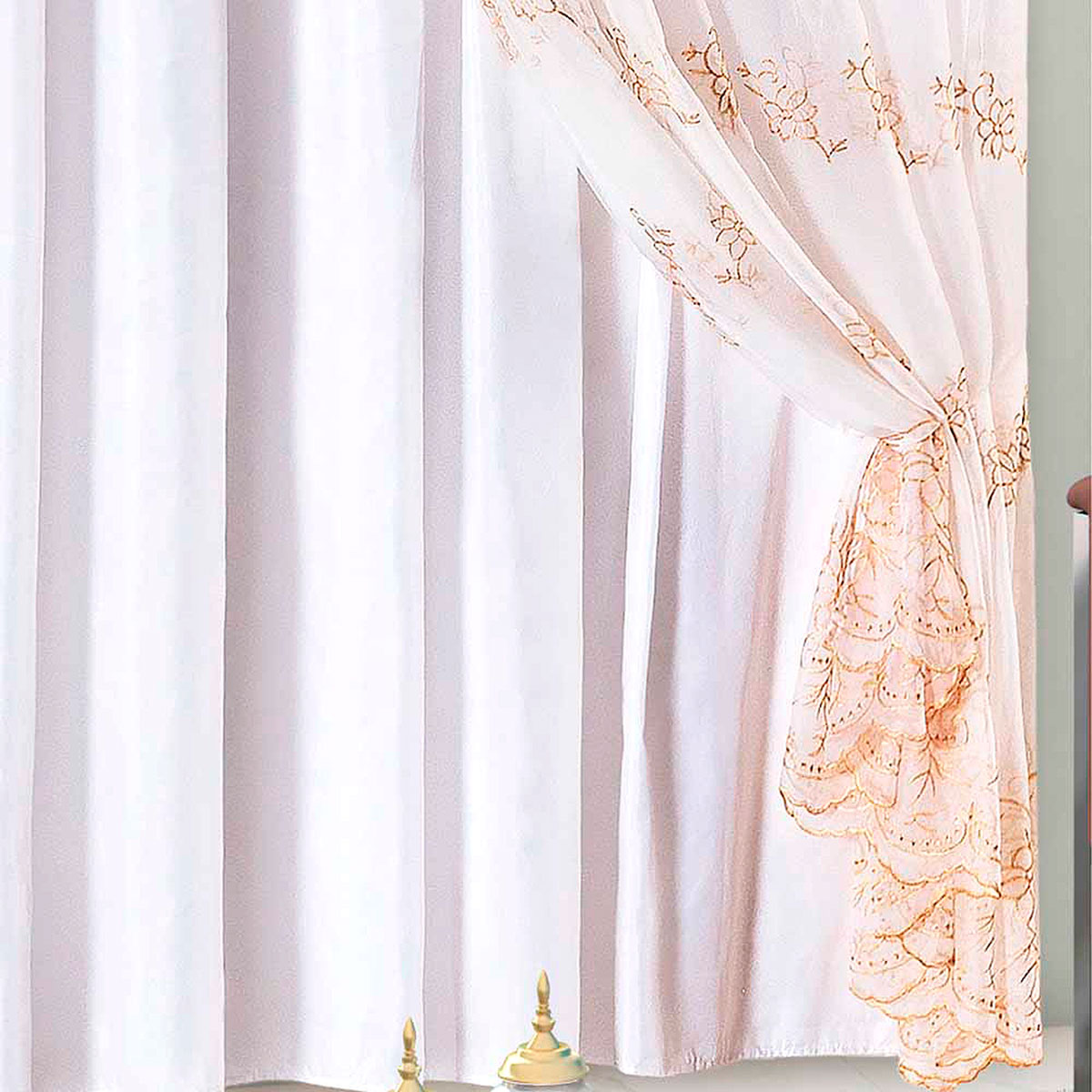 Cortina para Sala de Voil com Forro 3,00m x 2,50m Loren Bordada com detalhes Dourado ideal para Varão de 2 metros simples