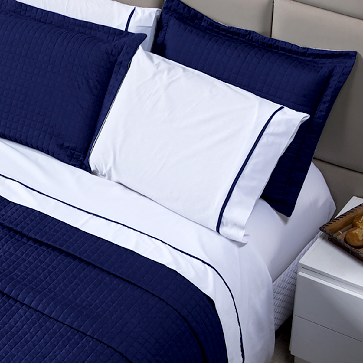 Jogo Lençol King 100% Algodão 4 Peças Branco com Detalhes Azul Marinho
