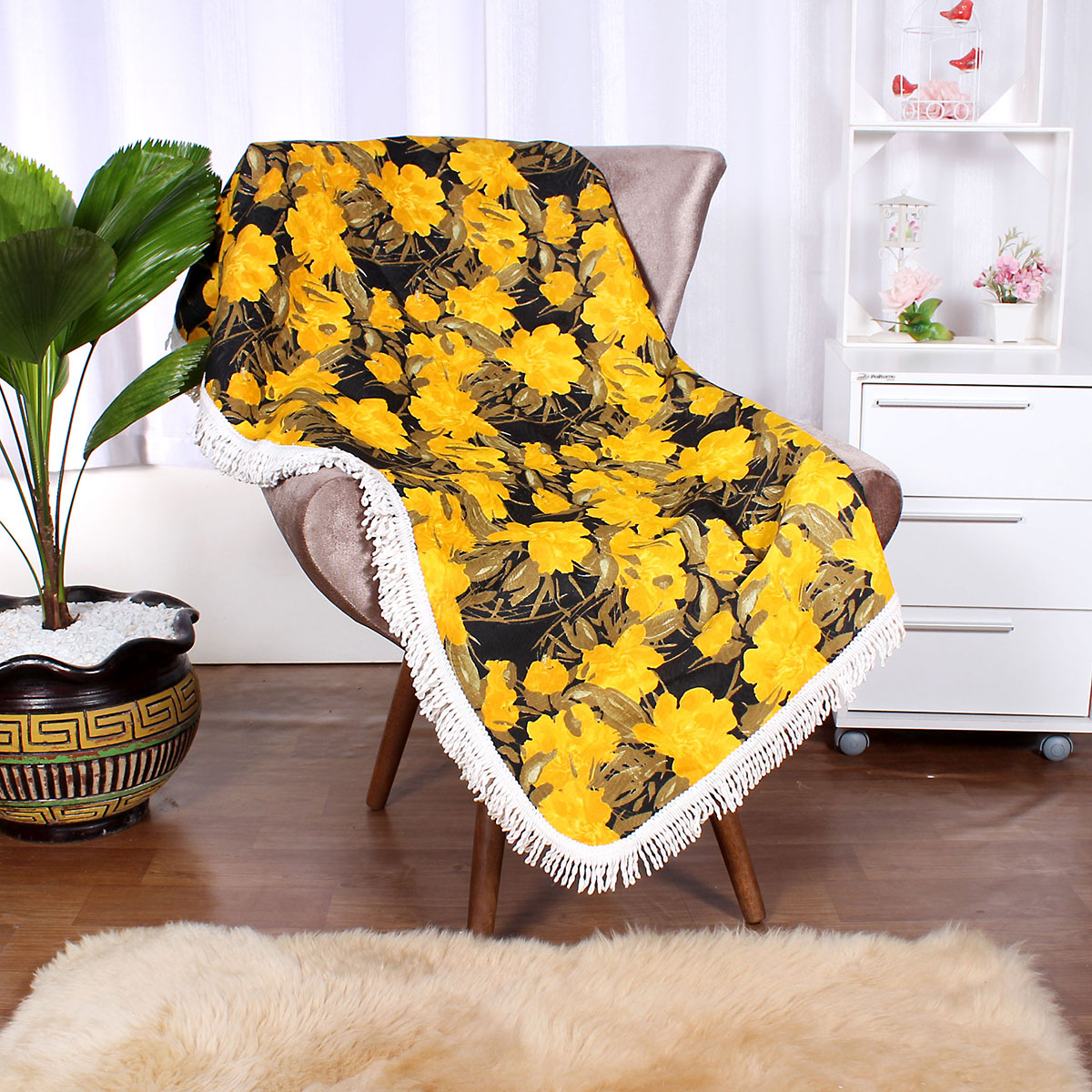 Kit Manta de Sofá Floral Amarela 1,50m x 1,50m + 3 Almofadas Decorativas 45cm x 45cm com refil