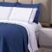 Kit de Jogo de Cama Branco com Detalhes Azul Marinho 100% Algodão Queen Size 4 Peças