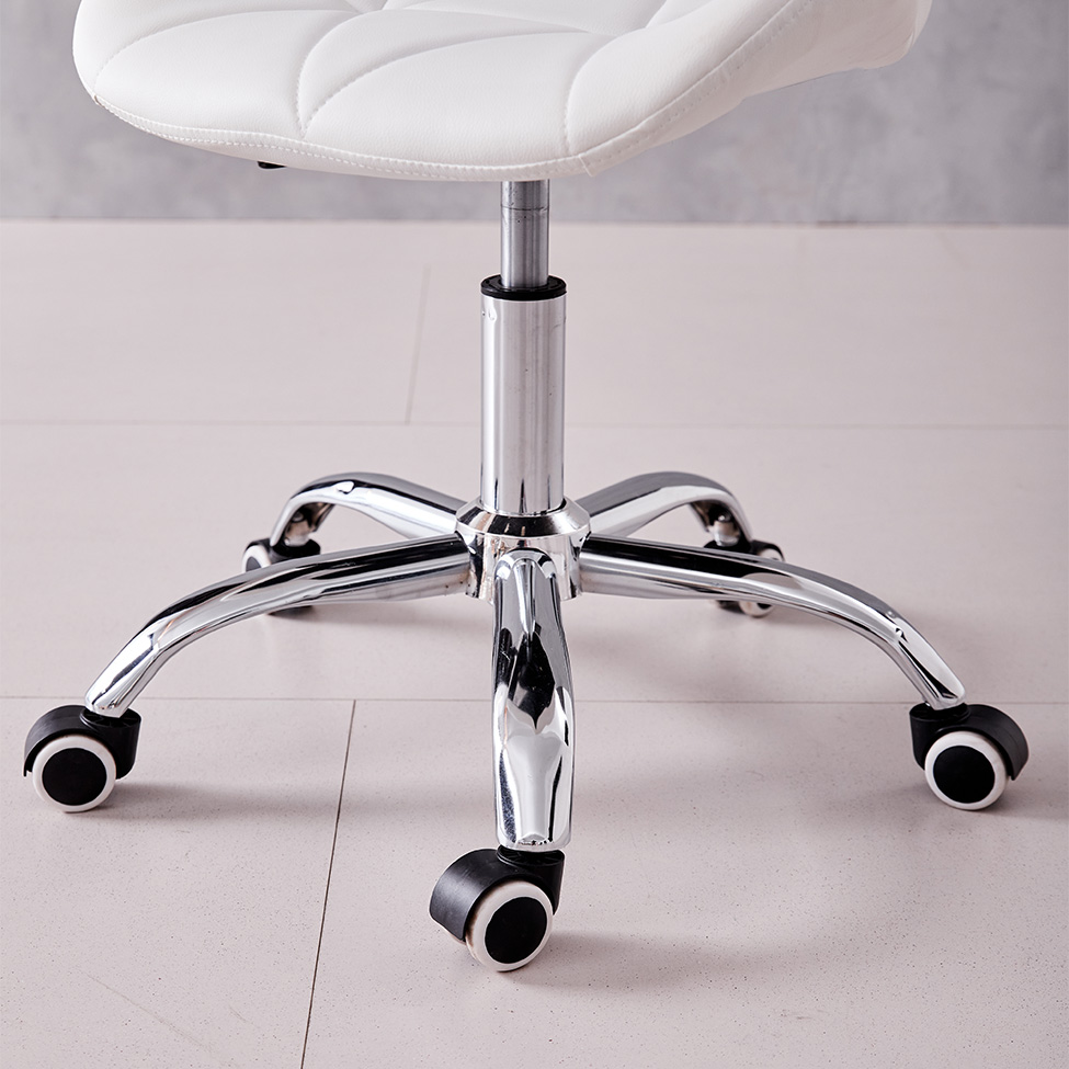 Cadeira de Escritório Liore Office Revestimento Sintético Branca