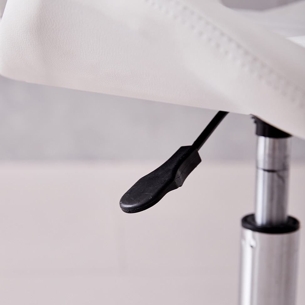 Cadeira de Escritório Liore Office Revestimento Sintético Branca