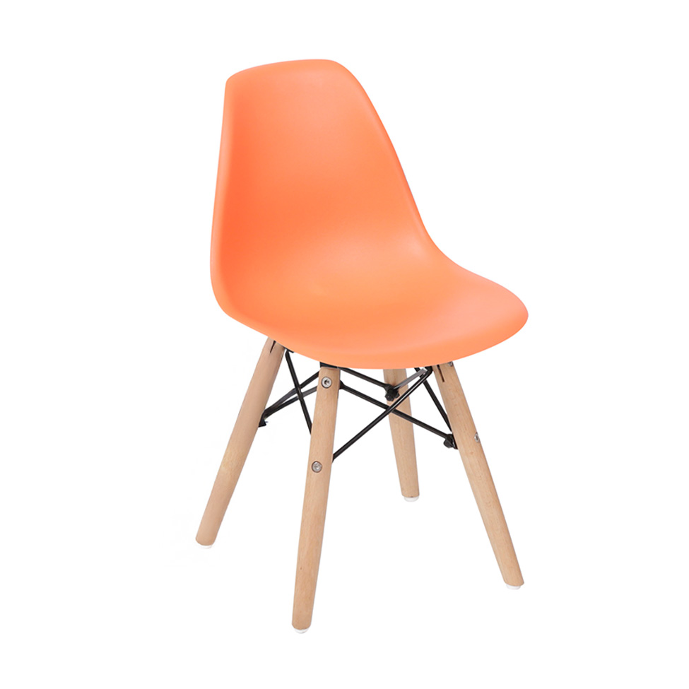 Conjunto com 2 Cadeiras Infantis DKR Eames Laranja e Madeira