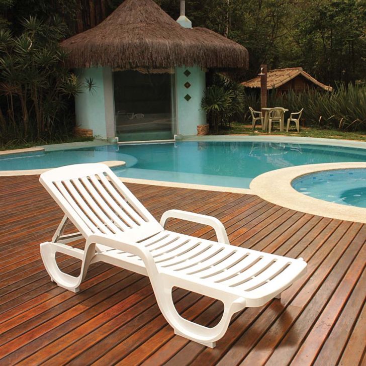 Conjunto com 2 Espreguiçadeiras Basic com Rodas Branco
