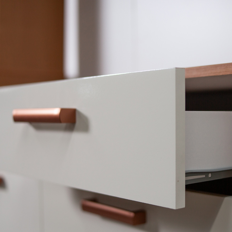 Cozinha Compacta Essência 100% MDF 8 Portas 1 Gaveta Freijó e Off White 260 cm