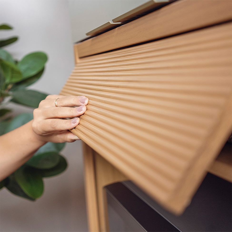 Paneleiro Allure com 2 Nichos 5 Portas Gris e Jequitibá