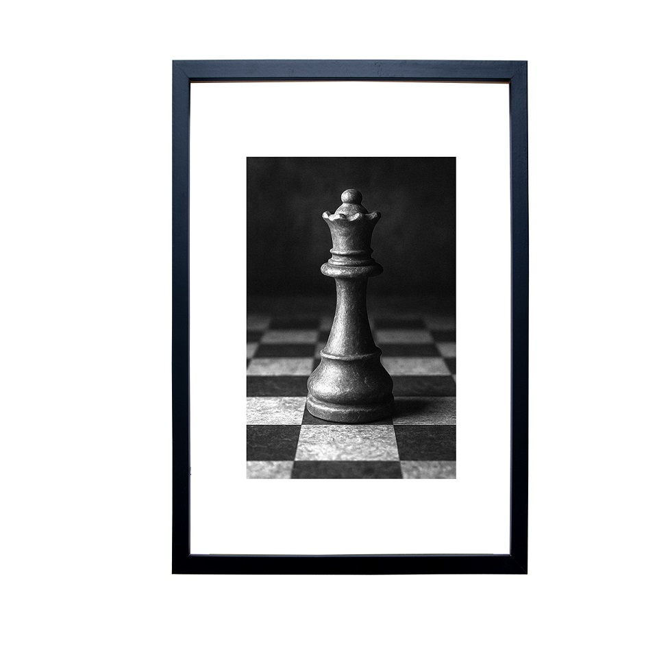 Quadro Decorativo com Vidro Chess Queen Preto e Branco
