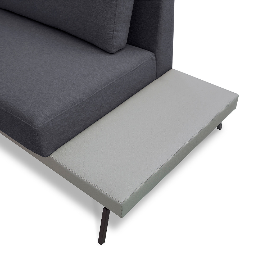 Sofá 4 Lugares Matteo com Mesa de Apoio Direita Linho Cinza 260 cm