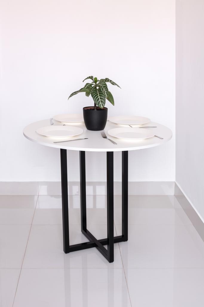 Mesa de jantar redonda branca 90cm para quatro lugares Miró