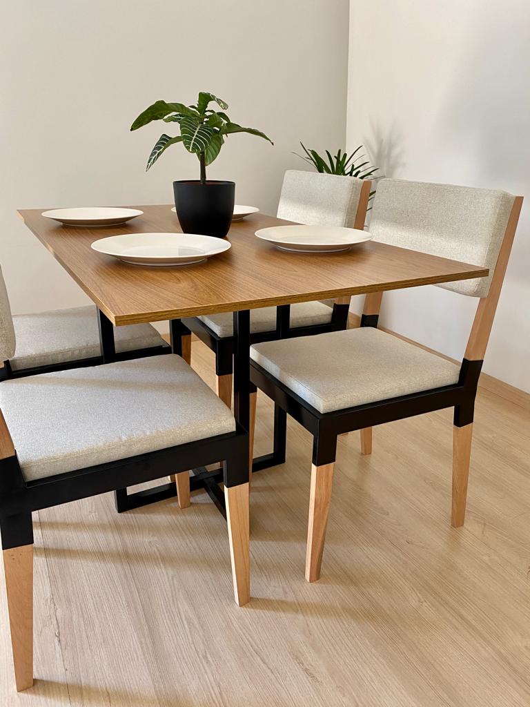 Mesa de jantar retangular 4 lugares Ipê Freijó 130x80cm moderna 