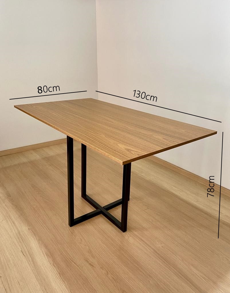 Mesa de jantar retangular 4 lugares Ipê Freijó 130x80cm moderna 