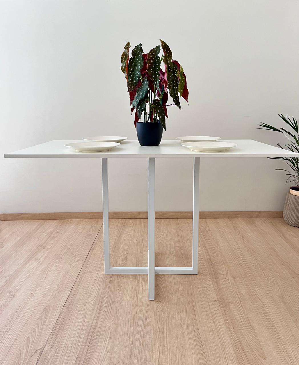 Mesa de jantar retangular Ipê Branca 4 lugares 130x80cm MDF estilo industrial 